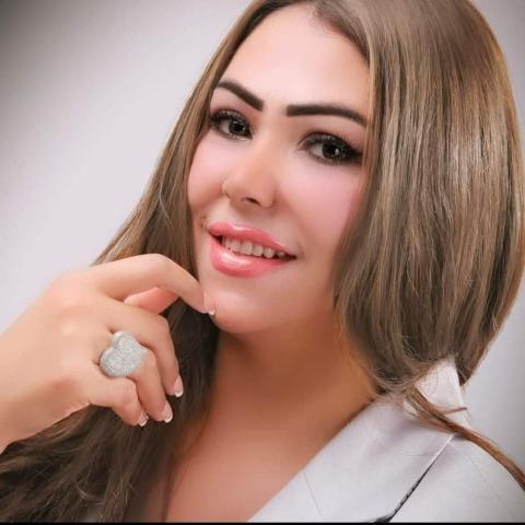 الإعلامية رشا أبو العز
