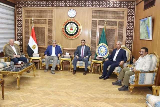 د.ايمن مختار محافظ الدقهلية ورئيس القابضة للمياه