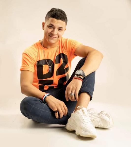 المطرب مصرى